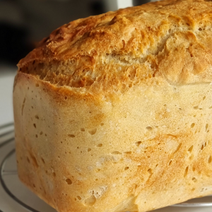 Jednoduchý špaldový chléb bez ozdůbek