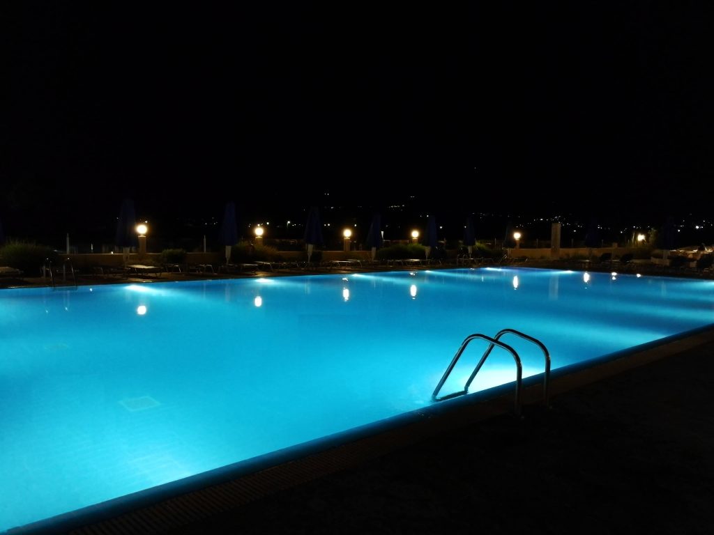 Přední část bazénu – Grecotel Royal Park Marmari (dovolená 2018)