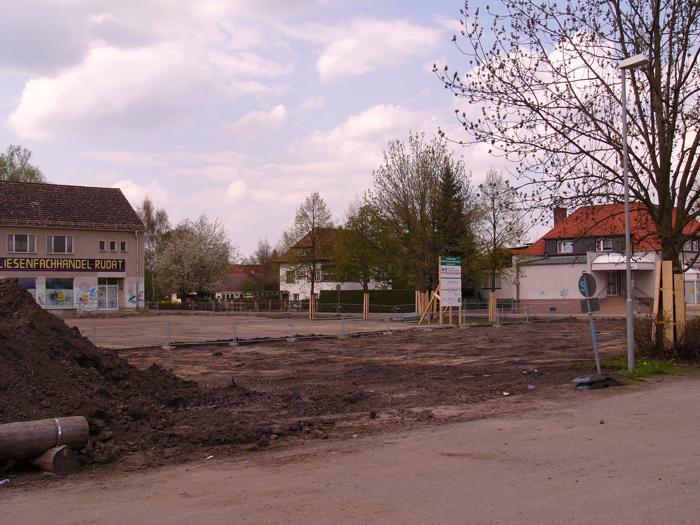 Bahnhofsvorplatz Brieselang Nord wird umgebaut