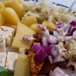 Гирос с картофи и зелева салата