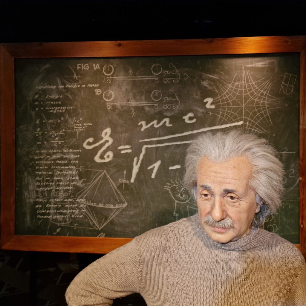 Алберт Айнщайн (Мадам Тюсо април 2022 г.)