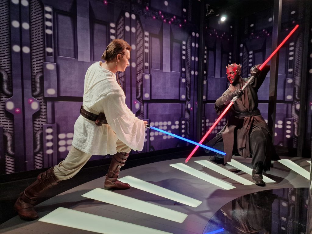 Lichtschwertkampfszene zwischen Darth Maul und Obi-Wan Kenobi (Madame Tussauds April 2022)