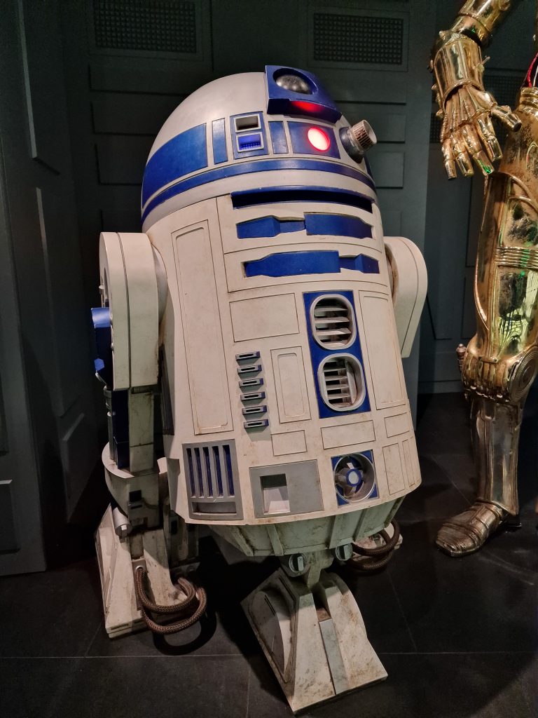 C-3PO und R2-D2 (Madame Tussauds April 2022)