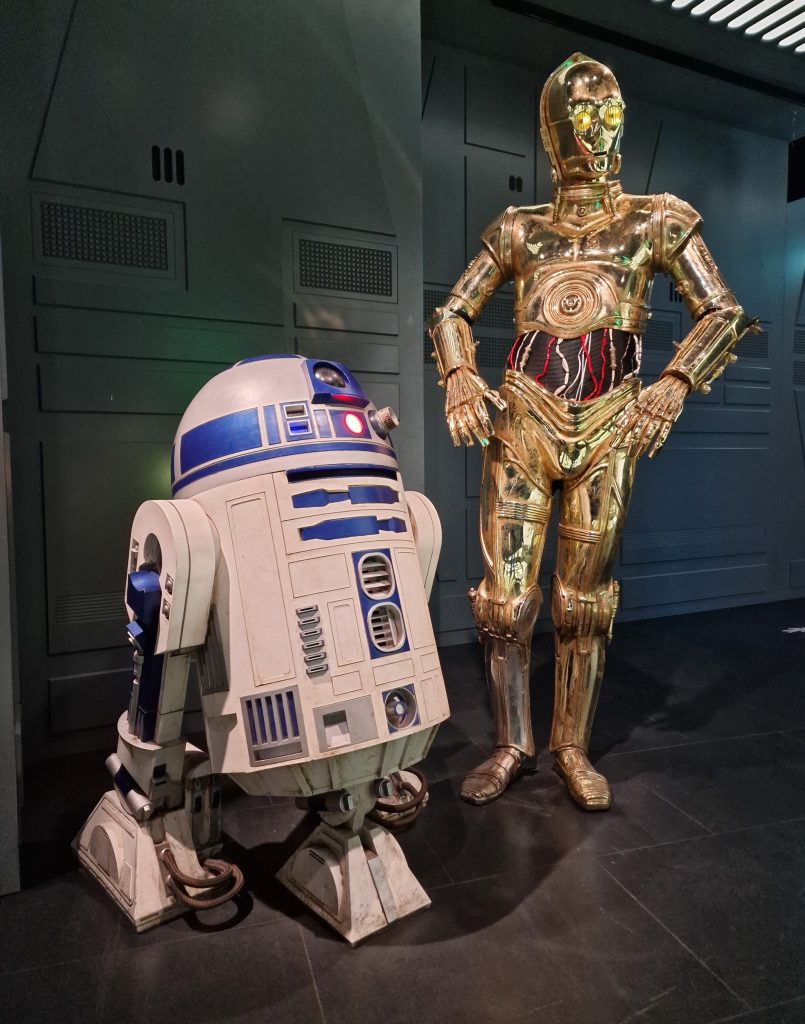 C-3PO und R2-D2 (Madame Tussauds April 2022)