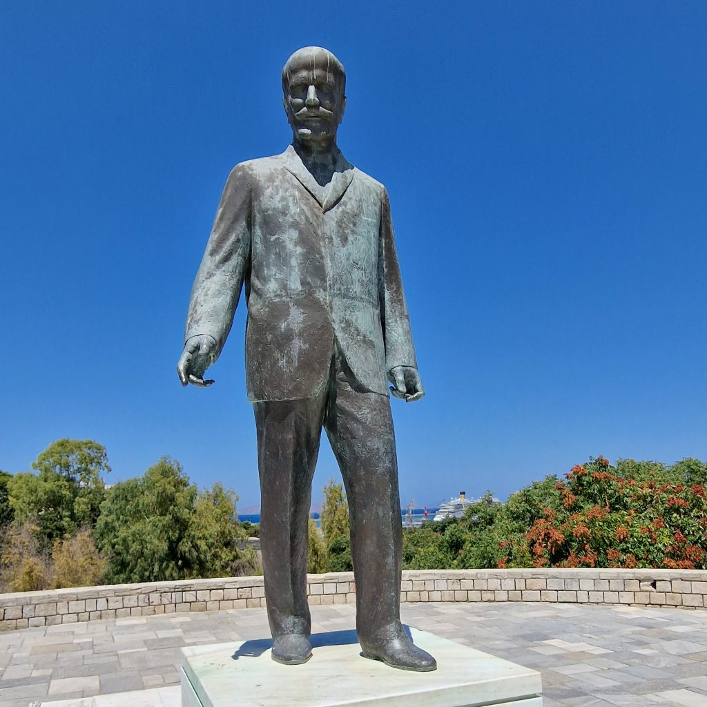 エレフテリオス・ヴェニゼロスの像 (イラクリオン/クレタ島)