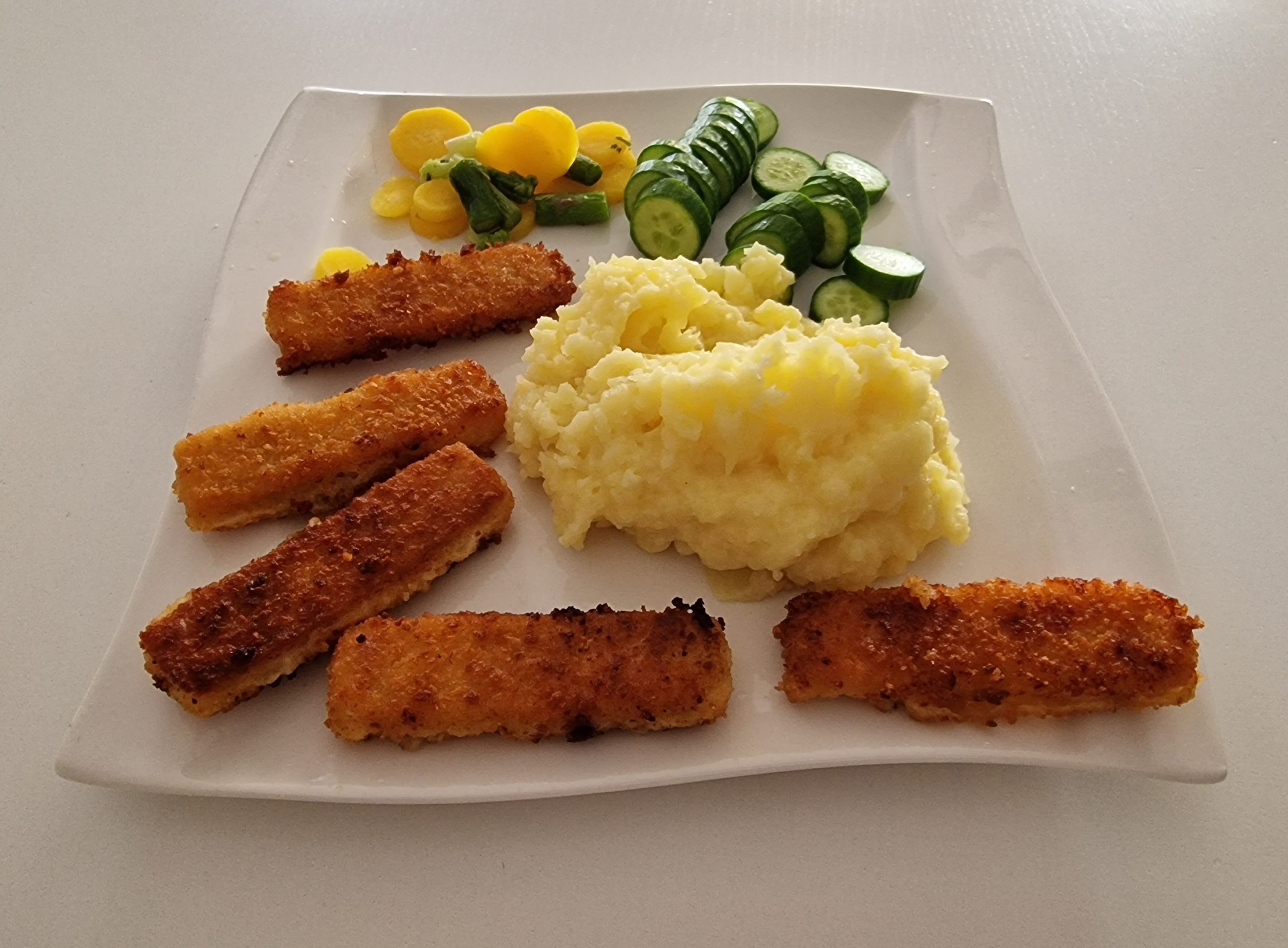 Fischstäbchen mit Kartoffelbrei und TK Gemüse