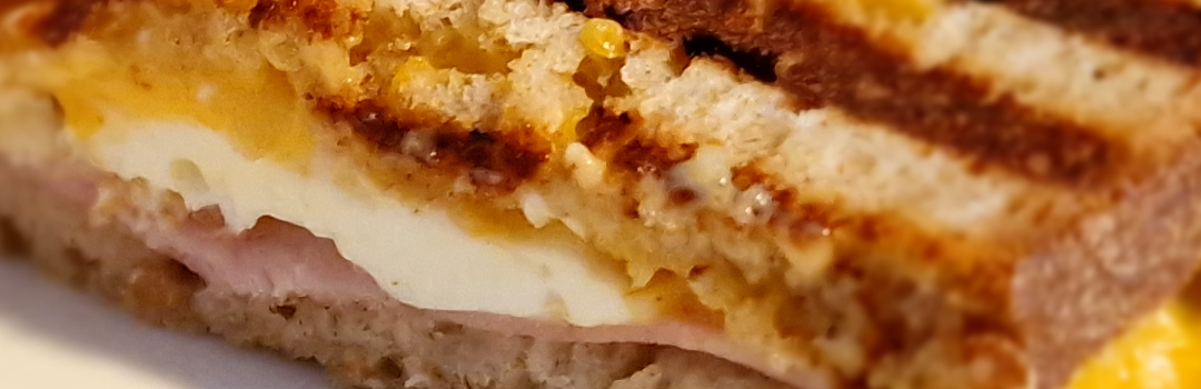 Сандвич на скара с пържено яйце от OptiGrill