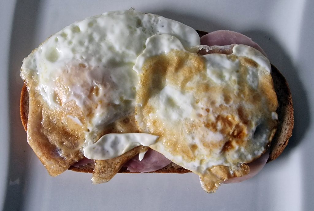 Сандвич на скара с пържено яйце от OptiGrill