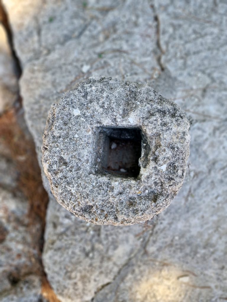 Palast von Knossos - Stein mit einem Loch