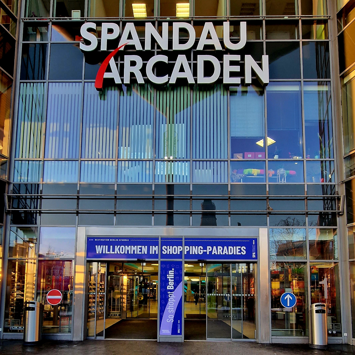 Wejście Spandau Arcaden luty 2023 r