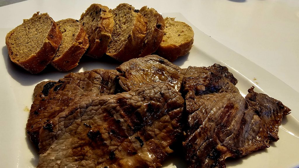 Grillmaster Gala: Nuair a bhios an steak a’ seinn agus an rosé a’ dannsa!