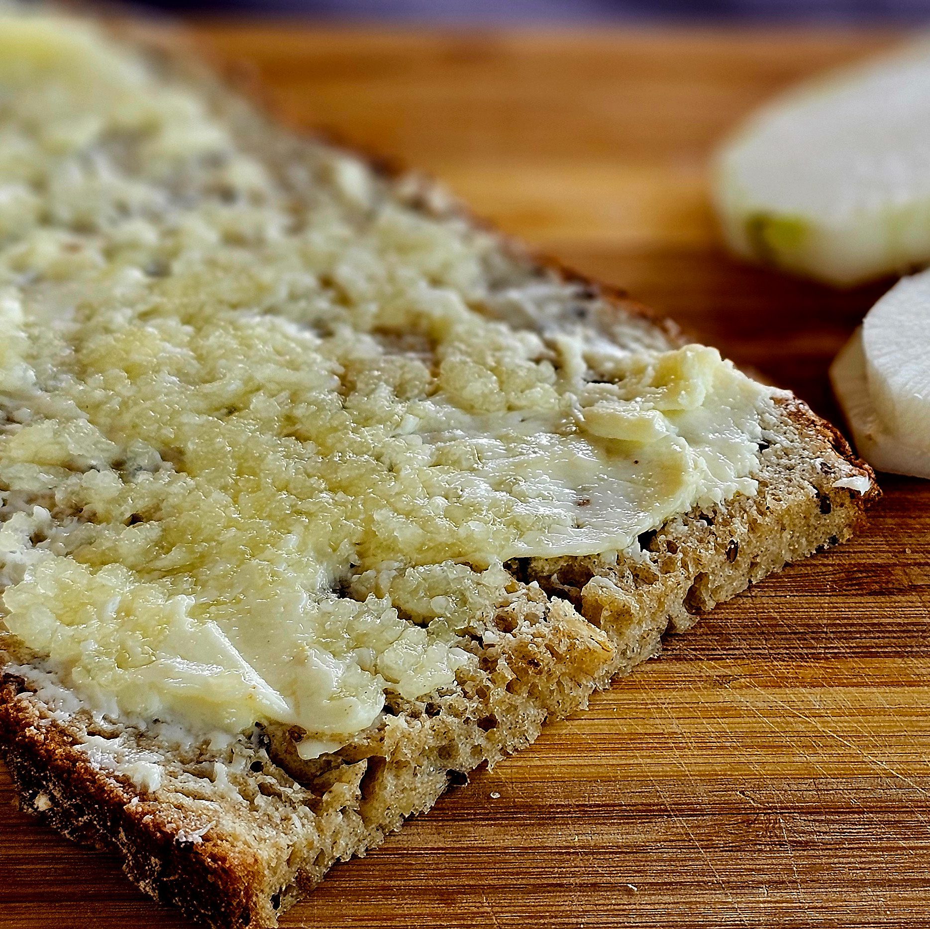 Butterstulle mit frischen Knoblauch aus dem Garten *jiami*